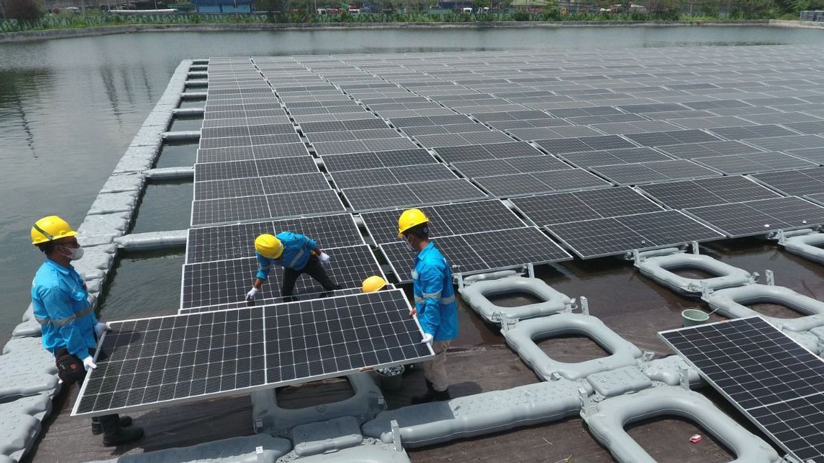 Ternyata, Membersihkan Panel Surya Terlalu Sering Justru Bisa Merusaknya!